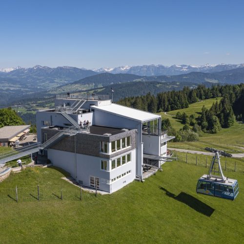 Einfahrt Pfaenderbahn Bergstation