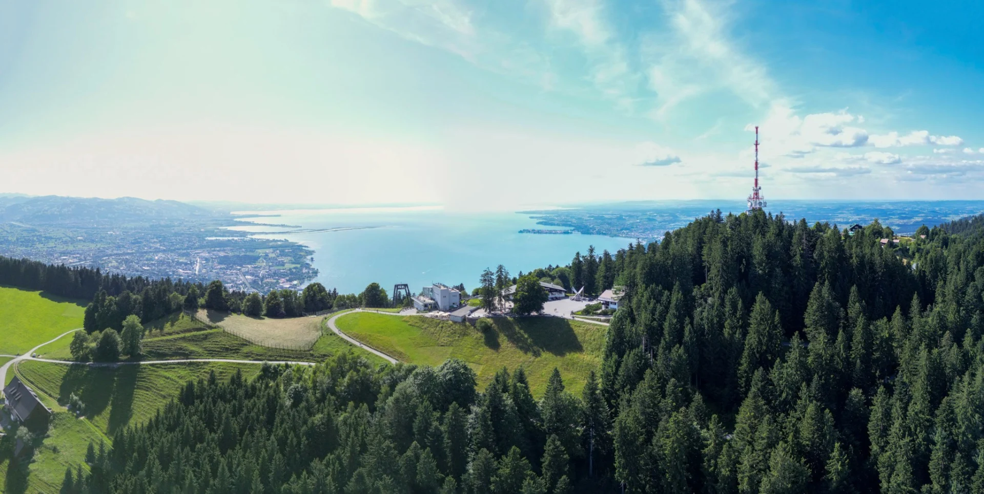 Ausblick über die Pfänderbahn Bergstation Richtung Bodensee