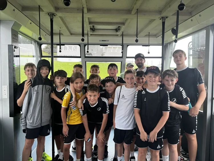 Bild Team U14 Bregenz Handball in der Pfänderbahn Kabine